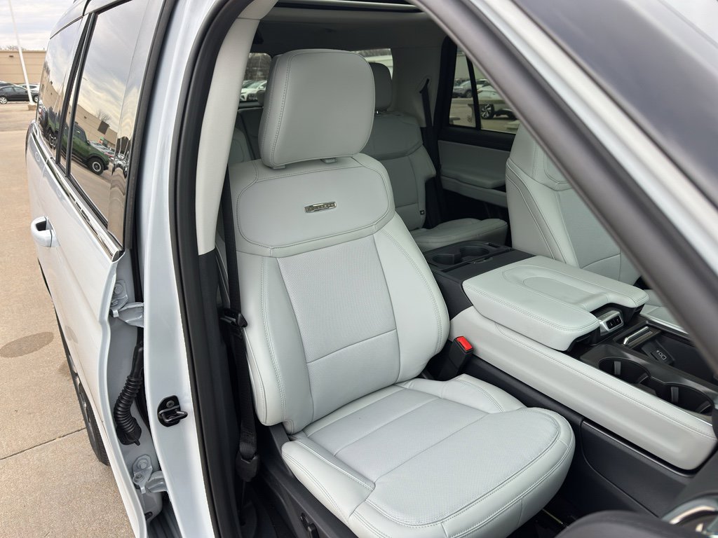 New 2026 Ford Expedition Platinum w/ Driver's Package image 32