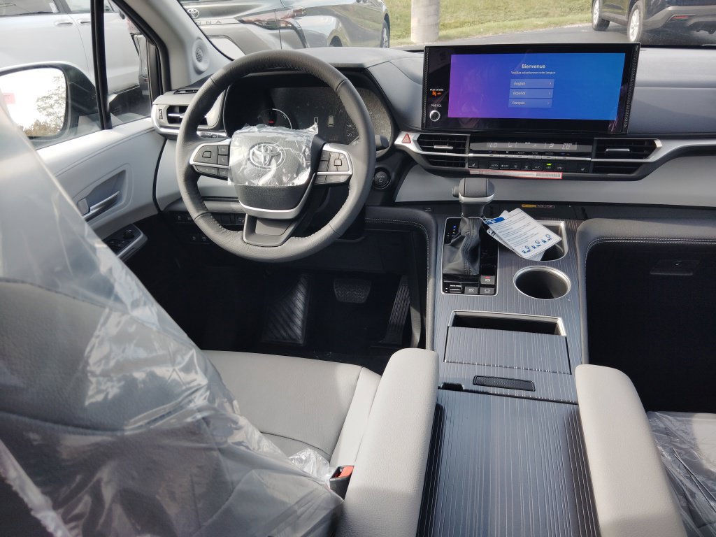 New 2026 Toyota Sienna XLE AWD/4WD image 9
