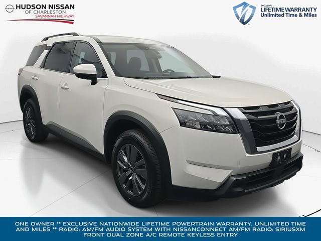 Used 2025 Nissan Pathfinder SV image 1