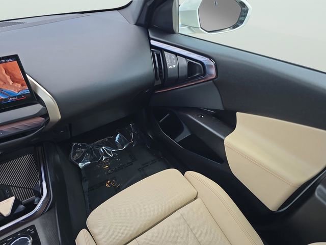 Used 2025 BMW X3 xDrive30i w/ Premium Package image 11