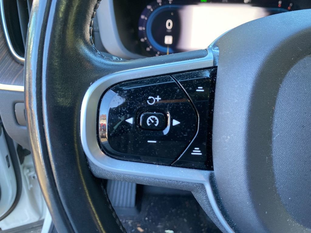 Used 2022 Volvo XC60 B5 Inscription w/ Climate Package image 16
