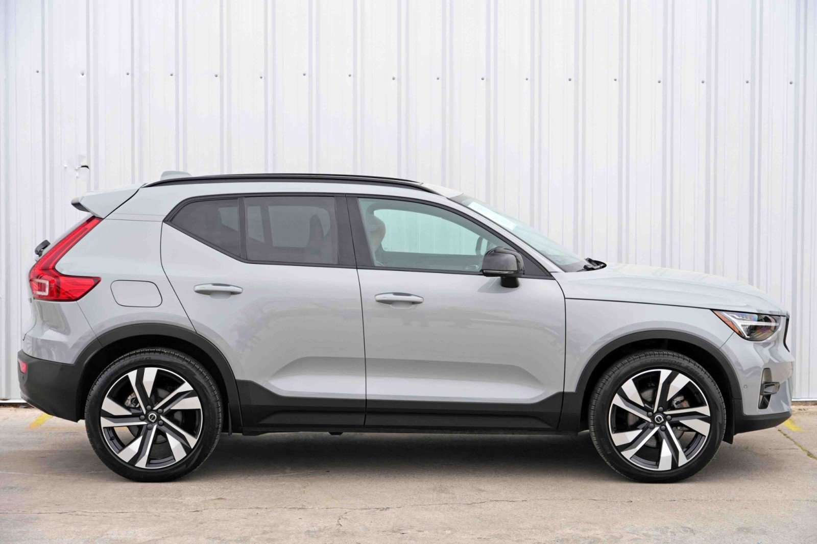 Used 2024 Volvo XC40 B5 Ultimate w/ Protection Package Premier image 56