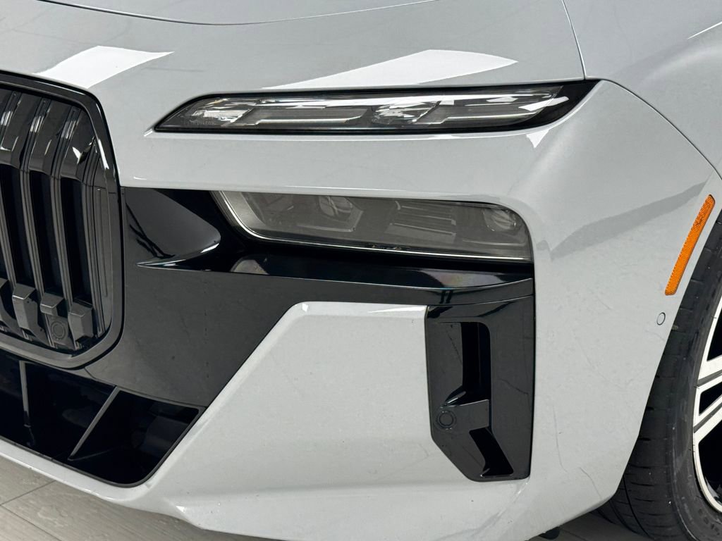 Used 2023 BMW 760i xDrive w/ Executive Package image 35