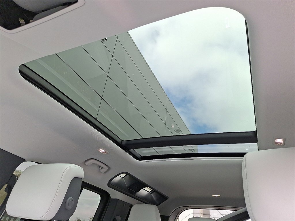 New 2025 Land Rover Defender 110 S image 11