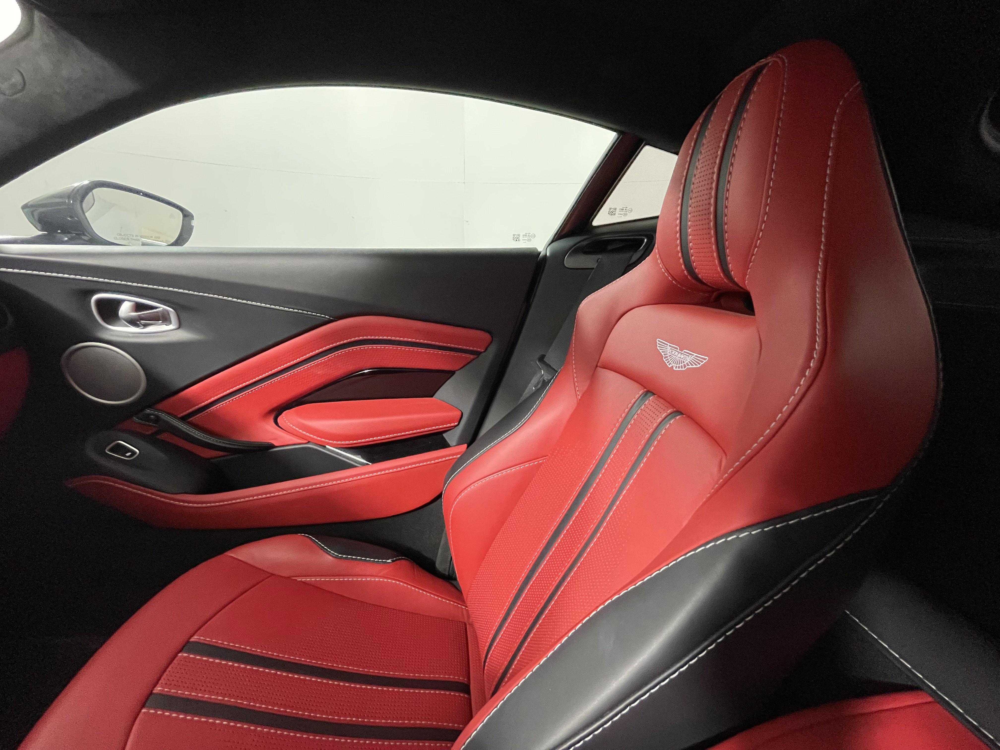 Used 2023 Aston Martin V8 Vantage Coupe image 13