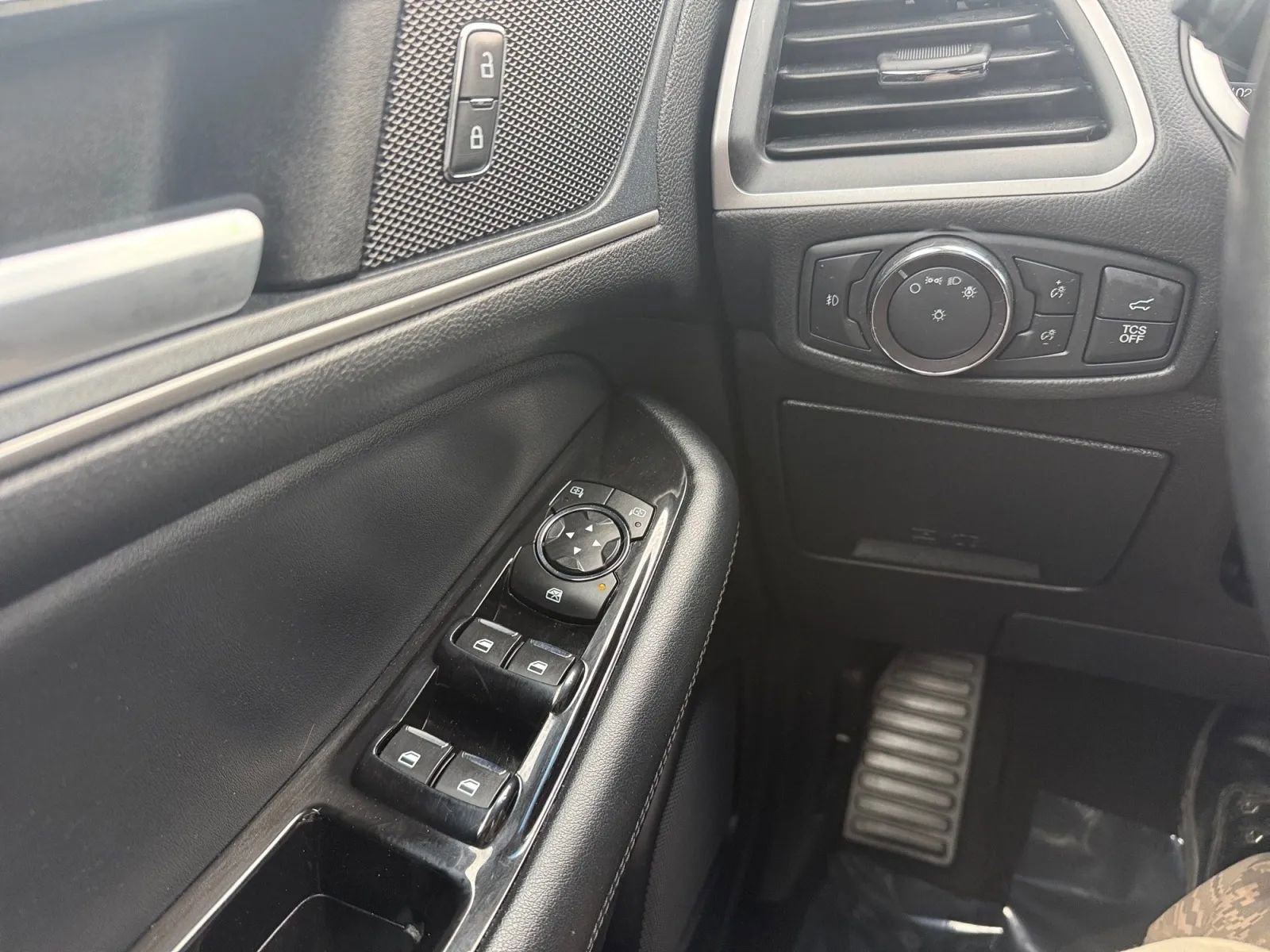 Used 2019 Ford Edge SEL w/ Equipment Group 201A image 20