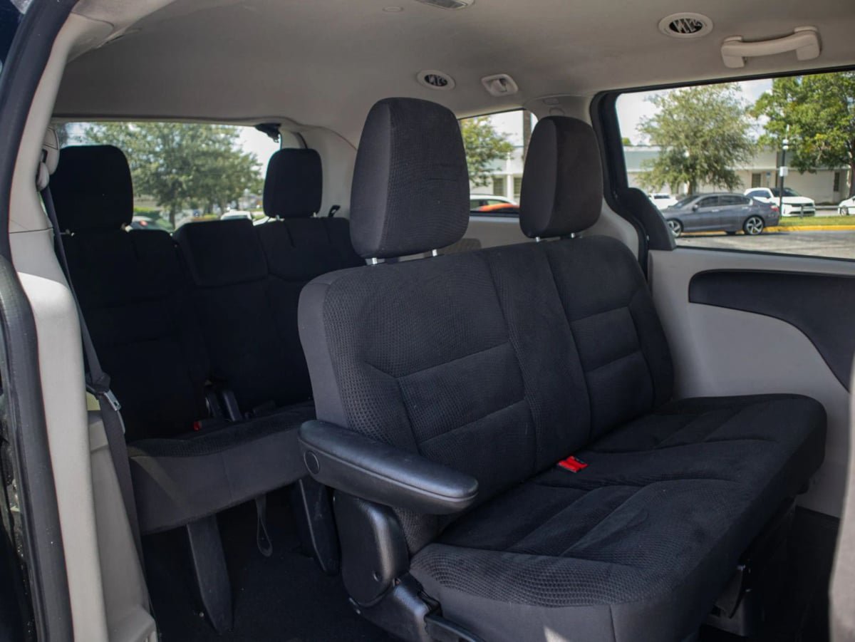 Used 2019 Dodge Grand Caravan SE w/ UConnect Hands-Free Group FWD image 20
