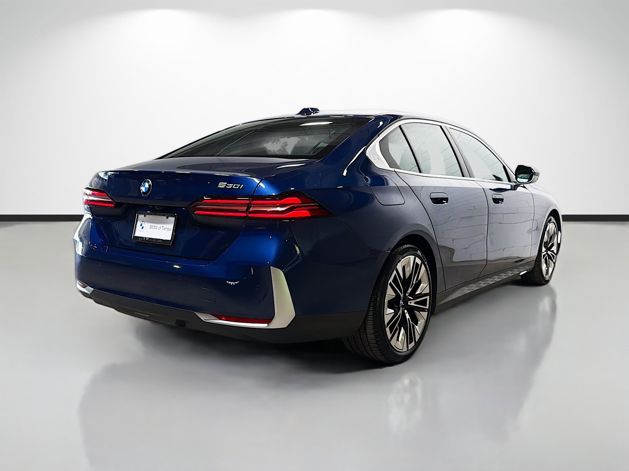 Used 2026 BMW 530i RWD image 3