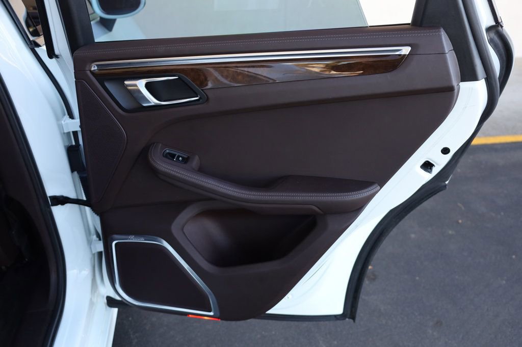 Used 2015 Porsche Macan Turbo image 21