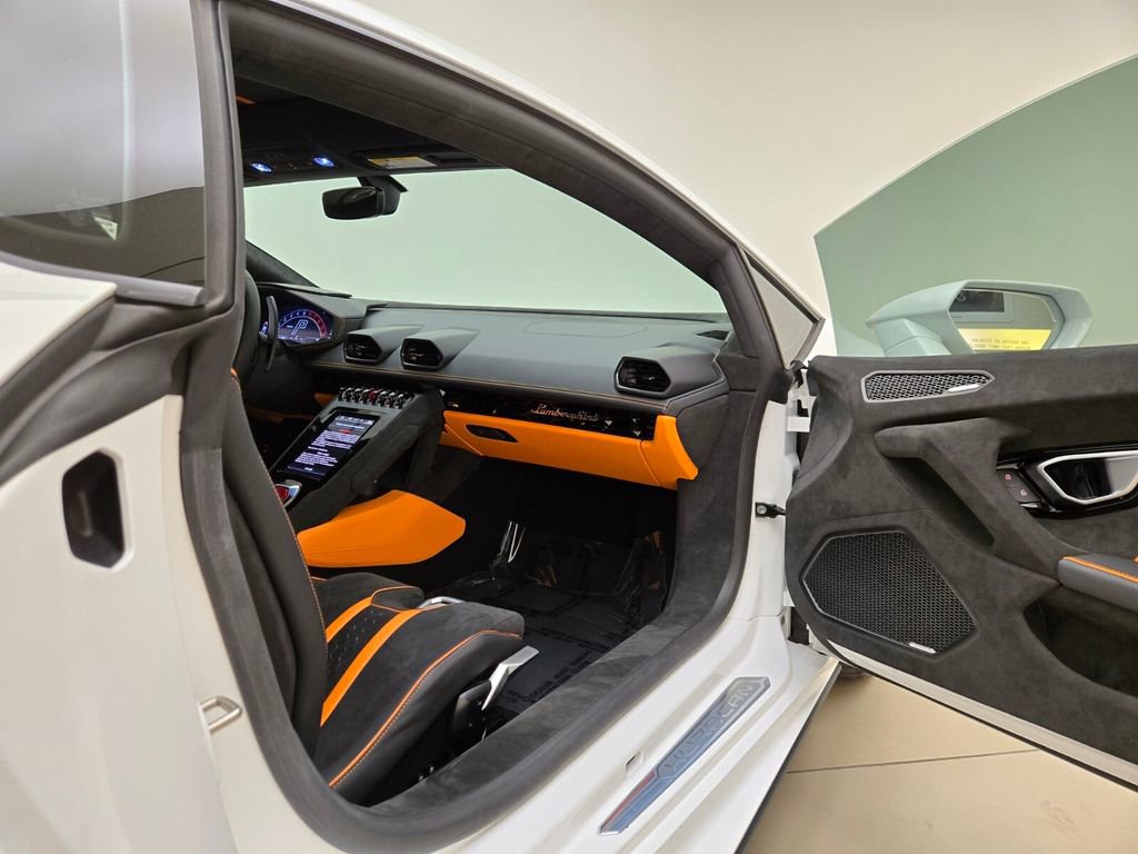 Used 2023 Lamborghini Huracan Tecnica image 22