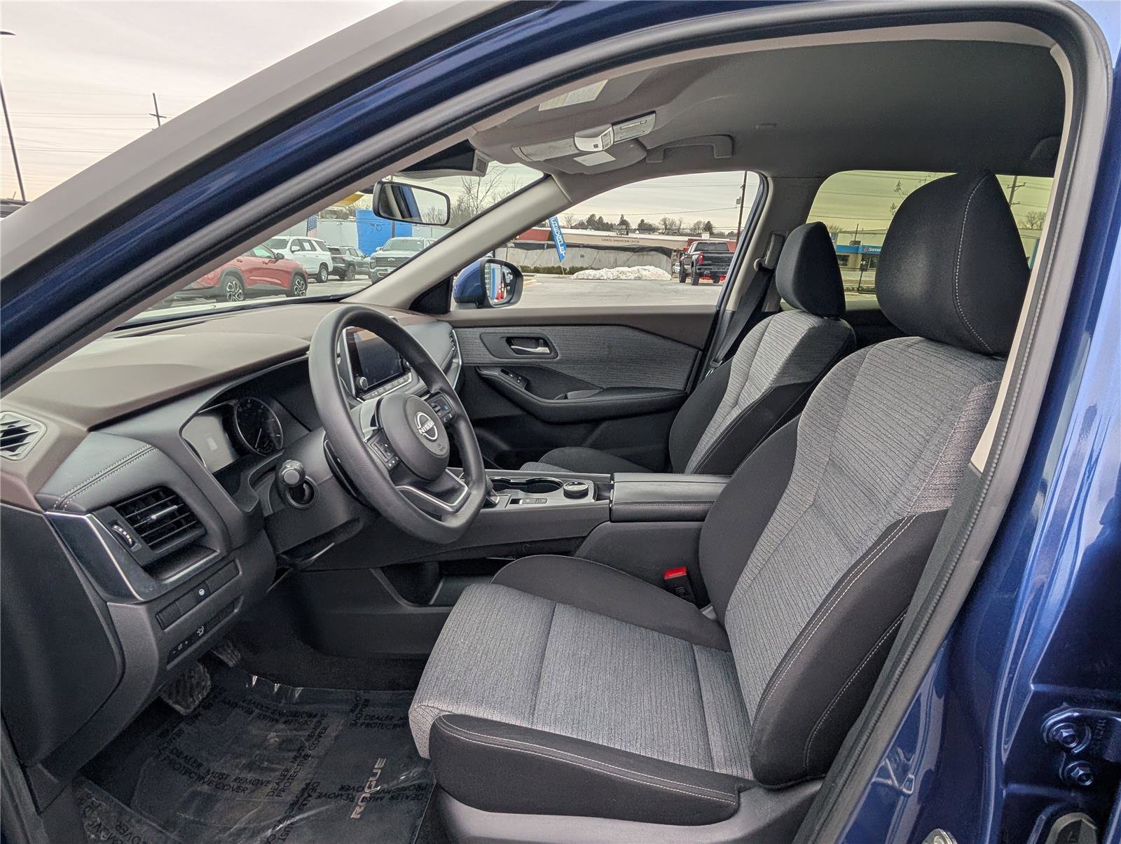 Used 2023 Nissan Rogue SV image 14