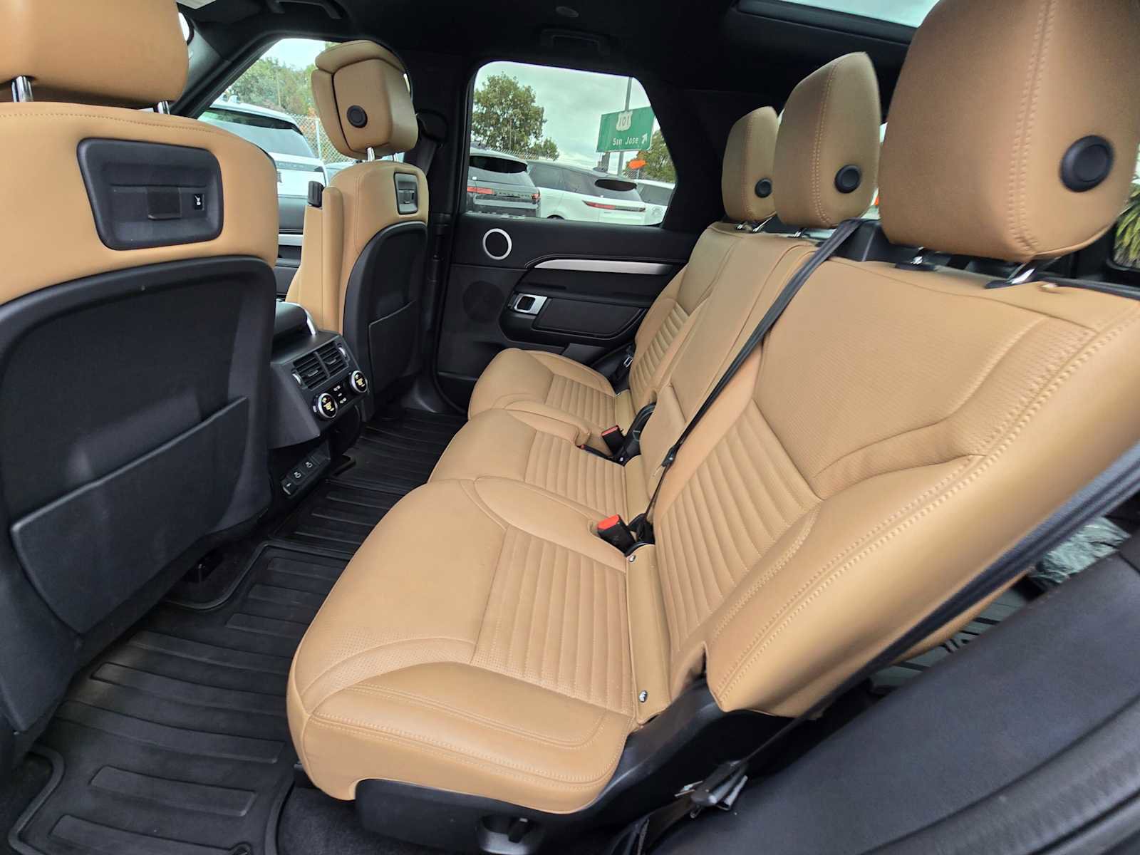 Certified 2025 Land Rover Discovery Dynamic SE image 21