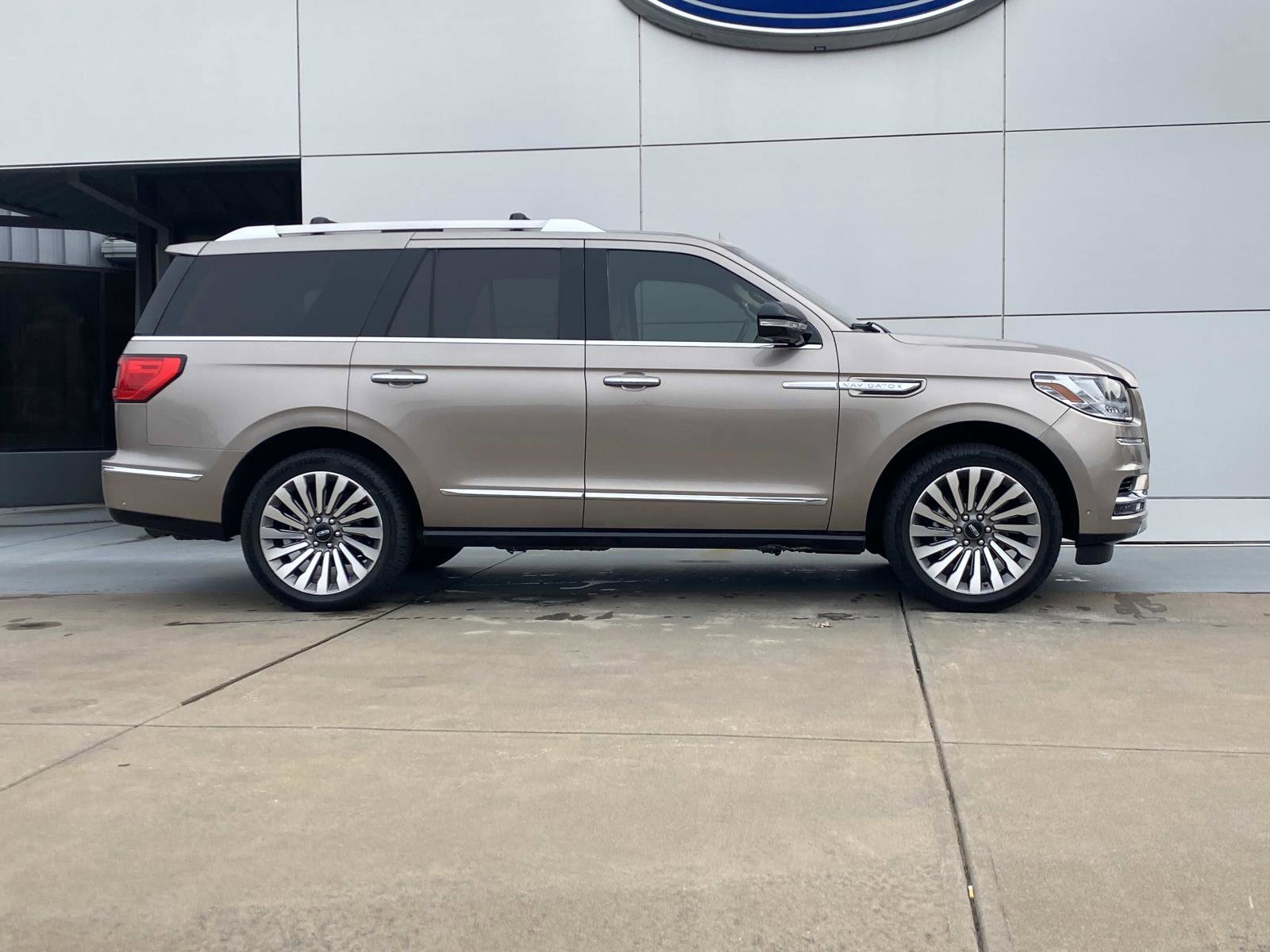 Used 2019 Lincoln Navigator Reserve w/ Cargo Package image 3