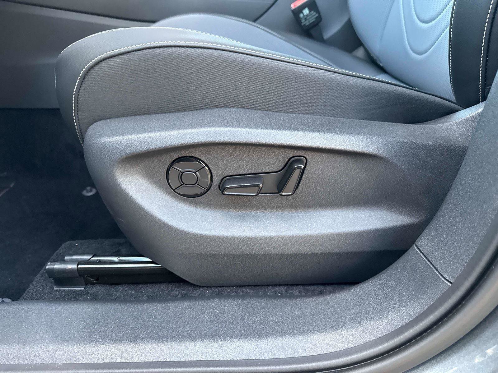 New 2026 Volkswagen Tiguan SE R-Line image 19