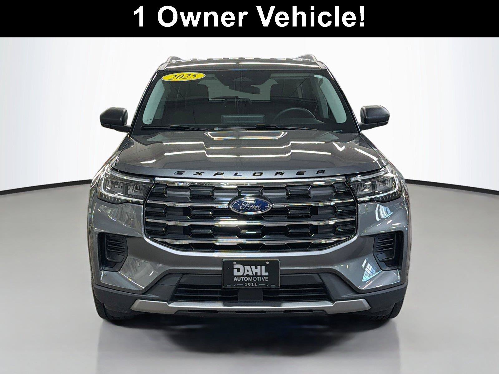 Used 2025 Ford Explorer Active AWD/4WD image 3