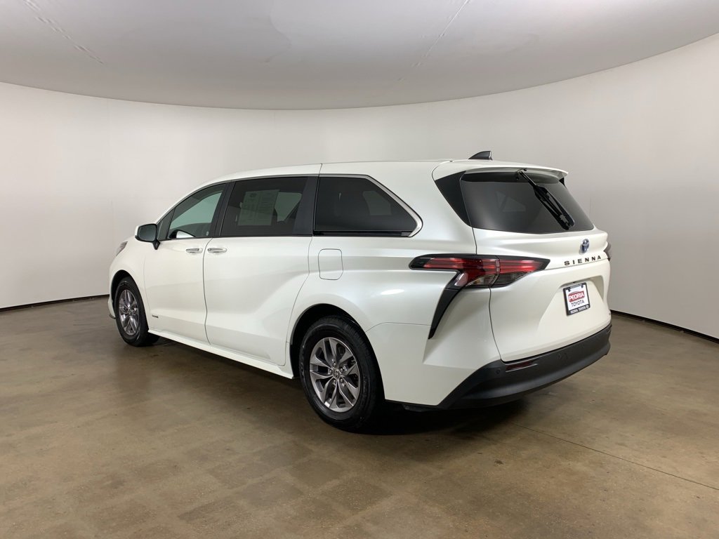 Used 2021 Toyota Sienna XLE image 16