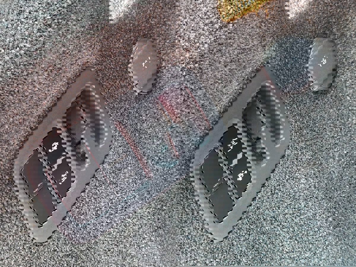 Used 2020 Bentley Bentayga Plug-In Hybrid image 79