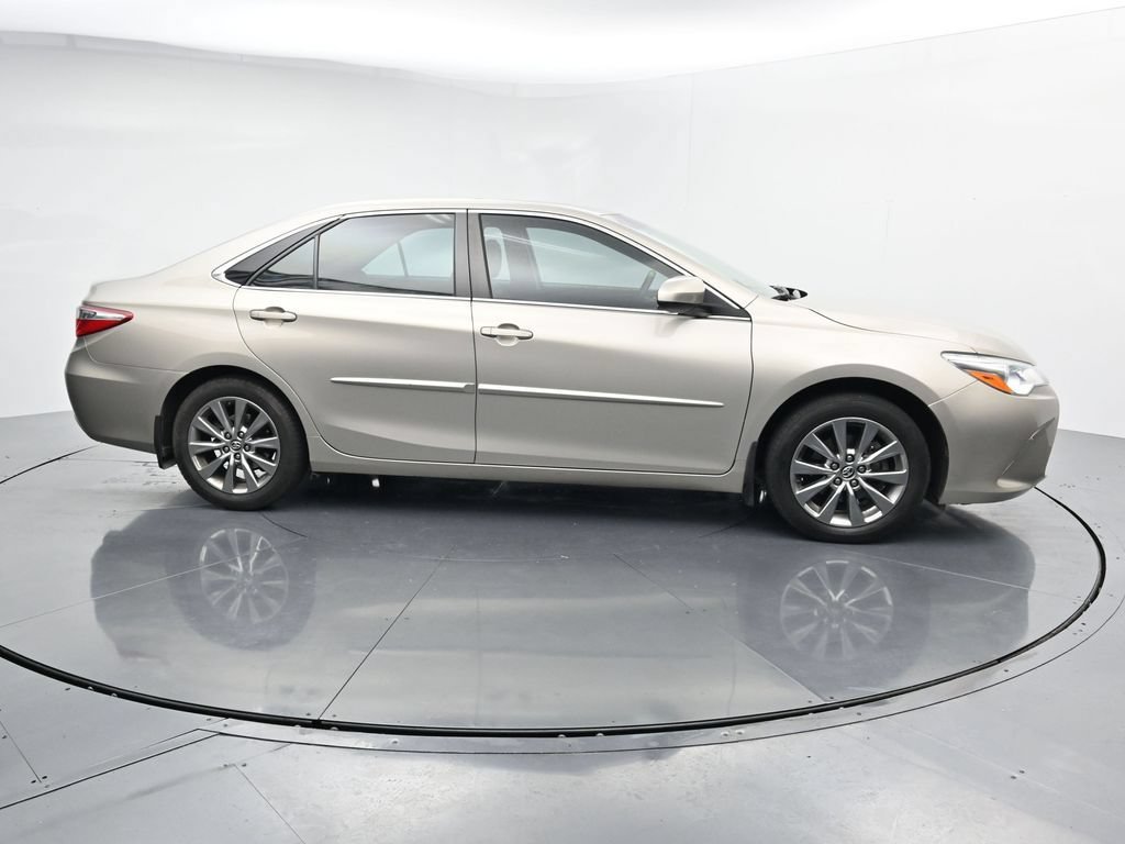 Used 2017 Toyota Camry XLE w/ Moonroof Package FWD image 9