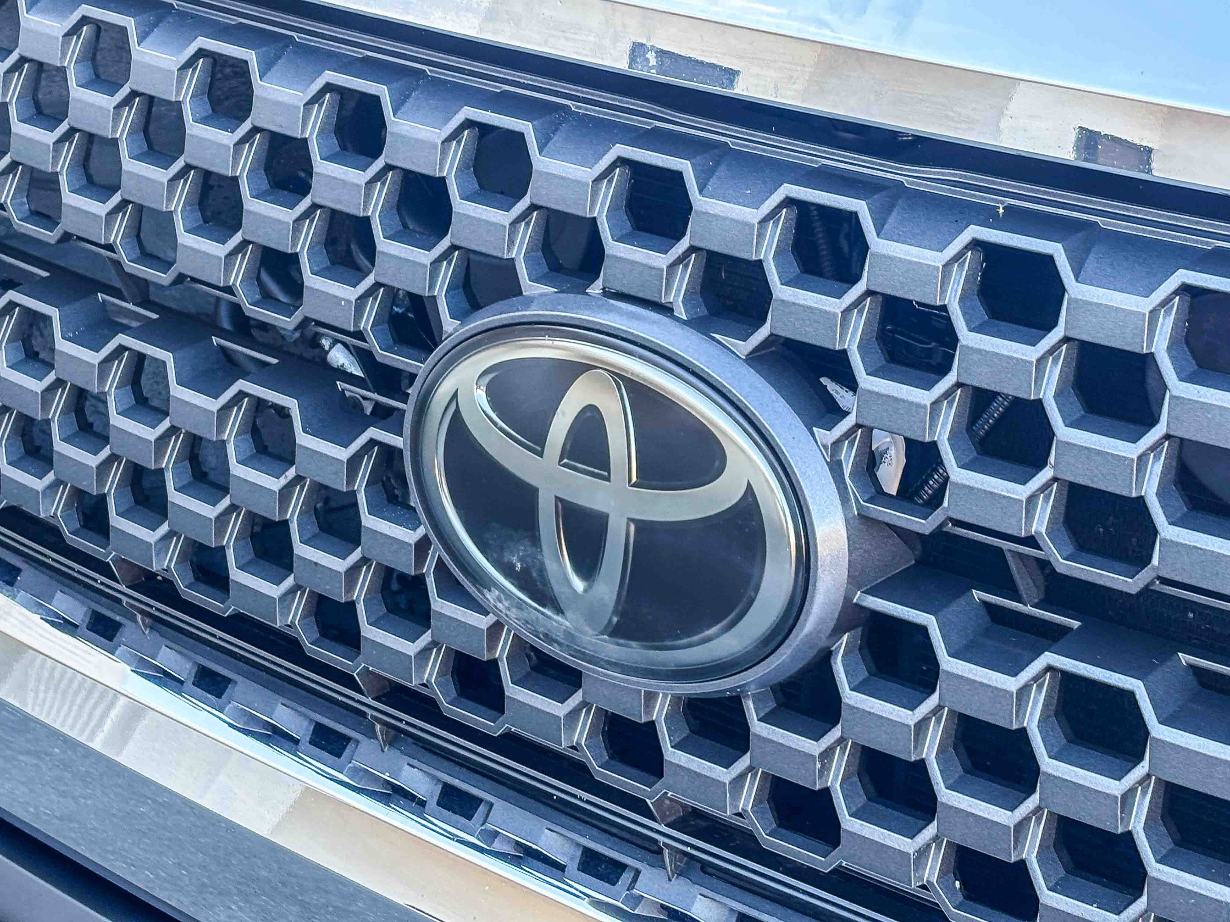 Certified 2018 Toyota Tundra SR5 w/ TRD Off Road Package image 10