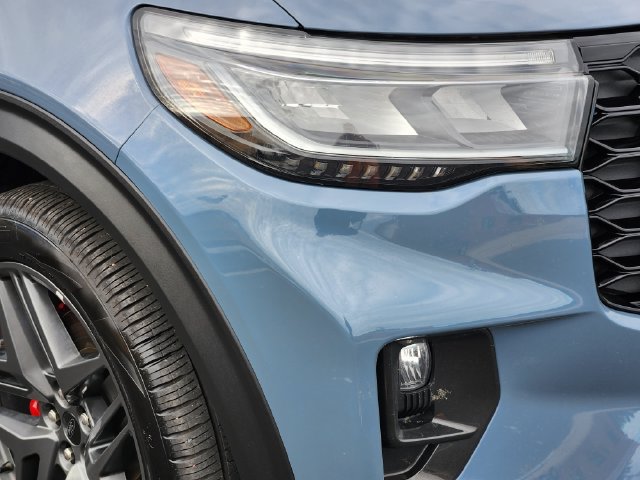 Used 2025 Ford Explorer ST AWD/4WD image 9