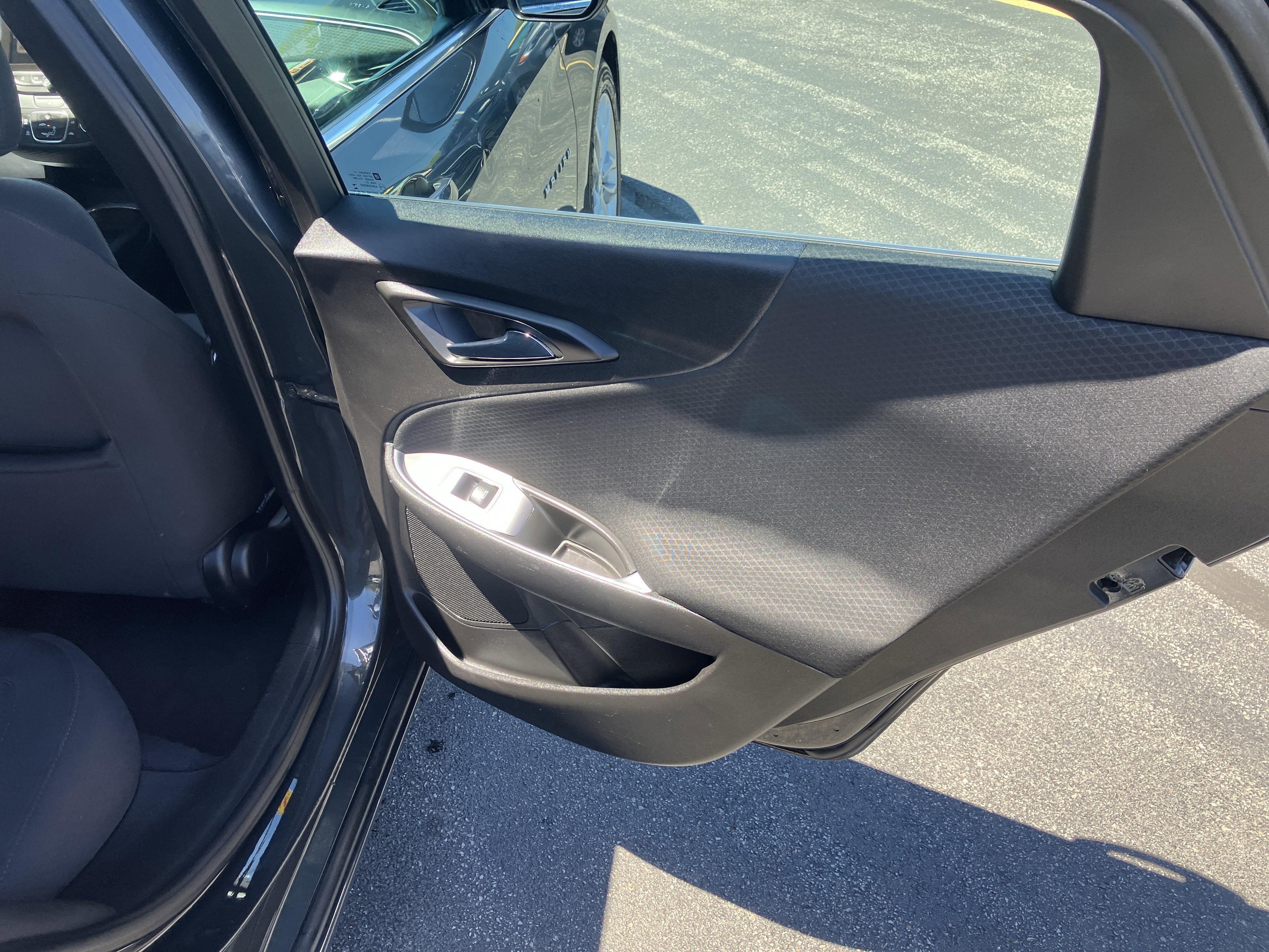 Used 2017 Chevrolet Malibu LT FWD image 11