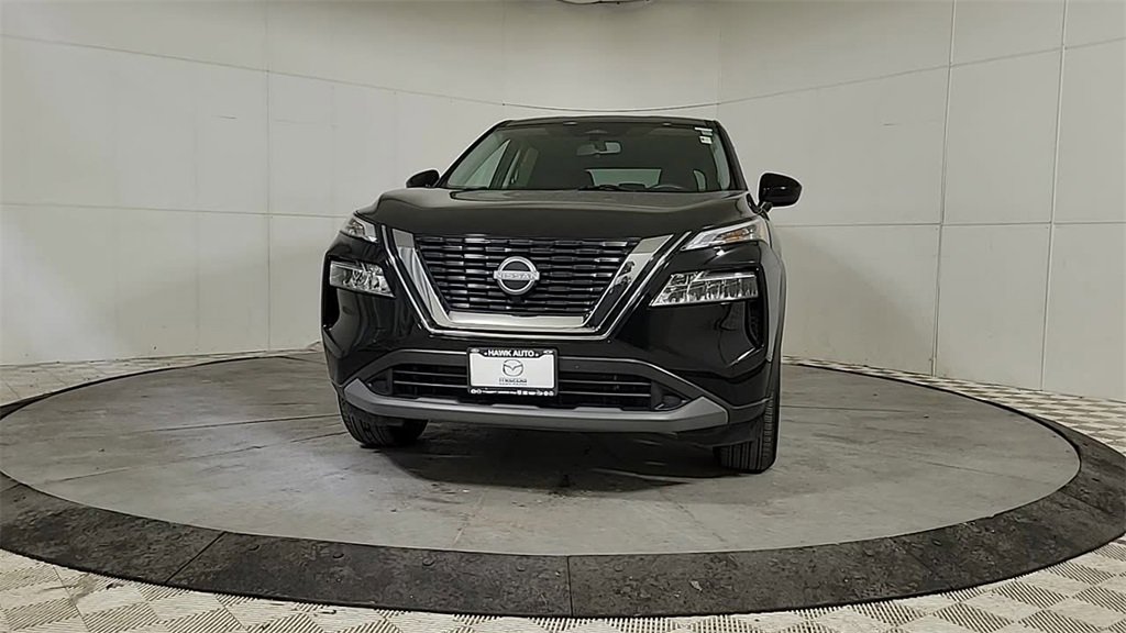 Used 2023 Nissan Rogue SV image 3