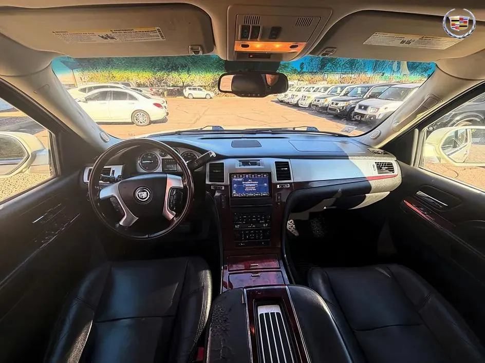 Used 2013 Cadillac Escalade Premium RWD image 9