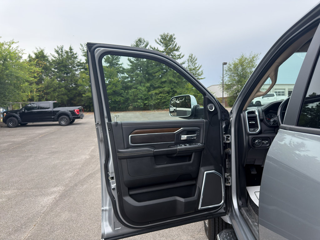 Used 2022 RAM 4500 Laramie AWD/4WD image 9