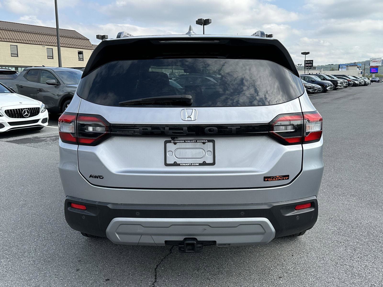 Certified 2025 Honda Pilot TrailSport image 7