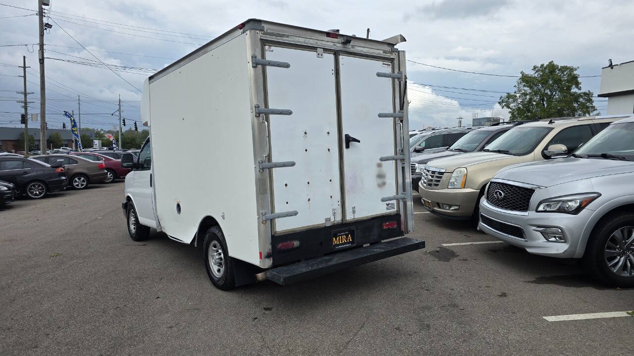 Used 2017 Chevrolet Express 3500 w/ Chrome Appearance Package RWD image 66