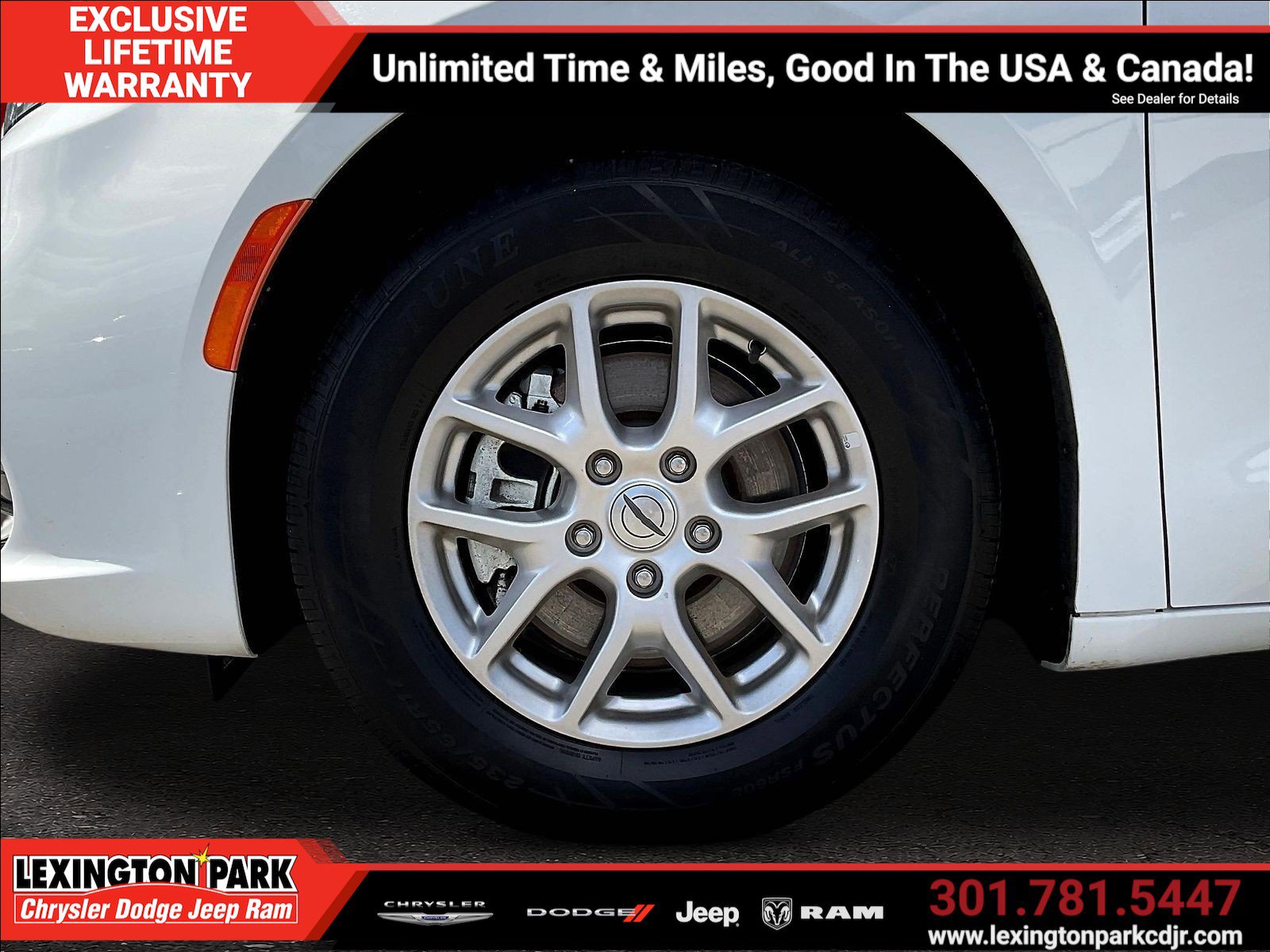 Used 2024 Chrysler Pacifica Touring-L FWD image 33