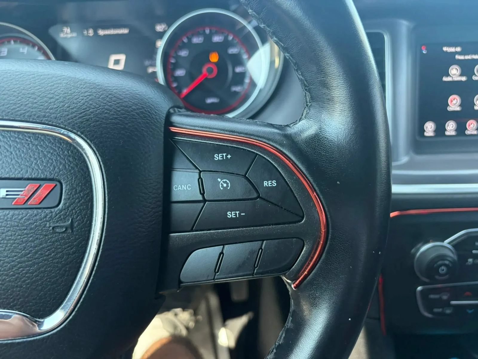 Used 2019 Dodge Charger SXT RWD image 18