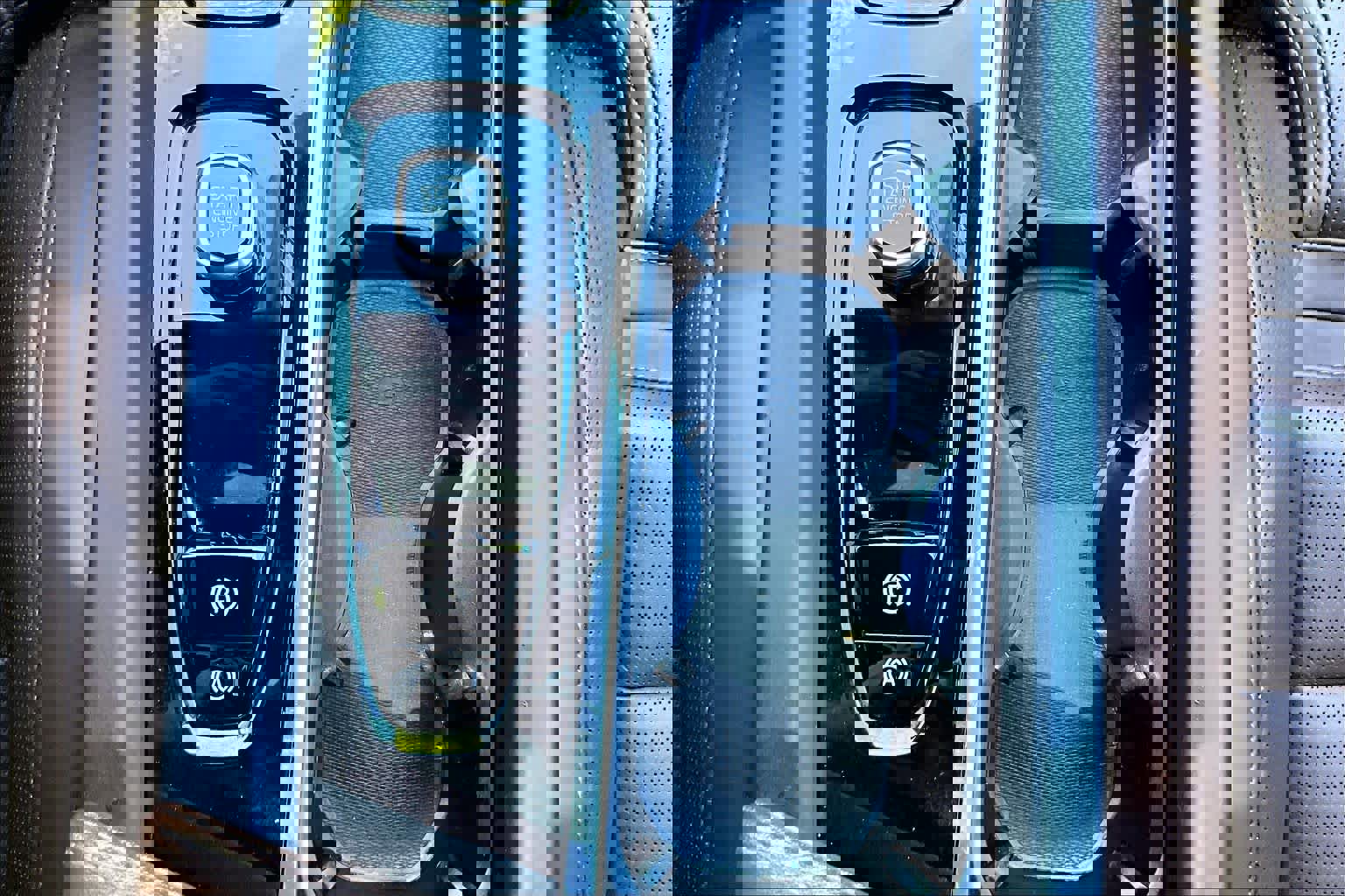 Used 2023 Volvo V60 B5 Cross Country Ultimate w/ Climate Package image 34