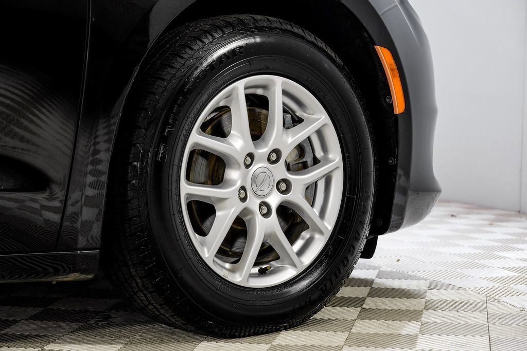 Used 2020 Chrysler Voyager Lxi image 57