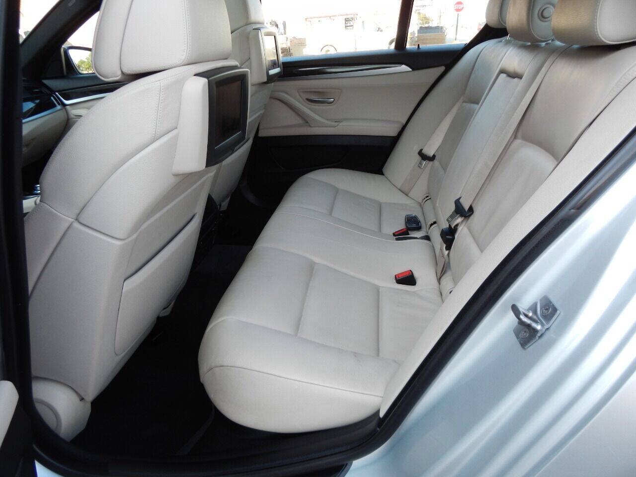 Used 2012 BMW 550i xDrive Sedan AWD/4WD image 30