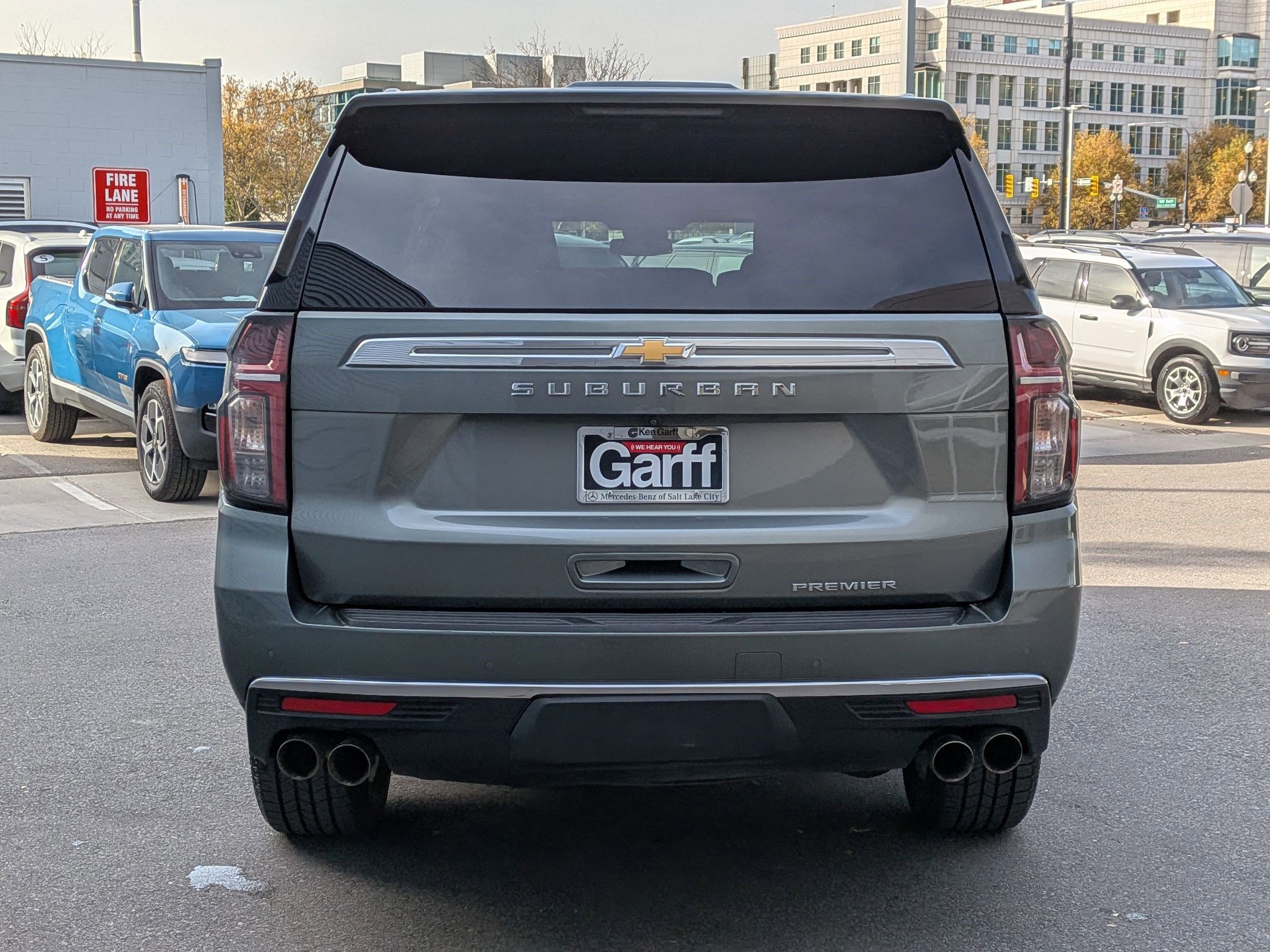 Used 2023 Chevrolet Suburban Premier image 4