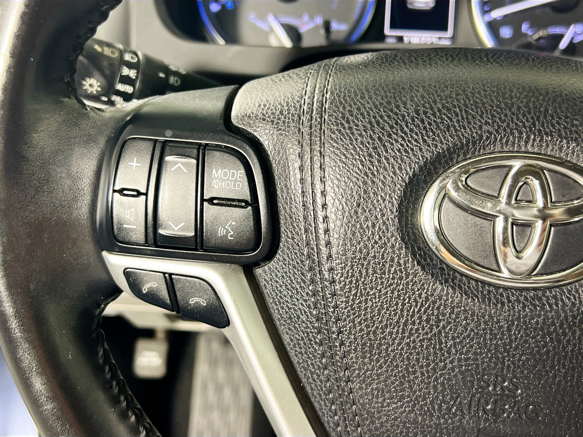 Used 2018 Toyota Highlander XLE AWD/4WD image 18