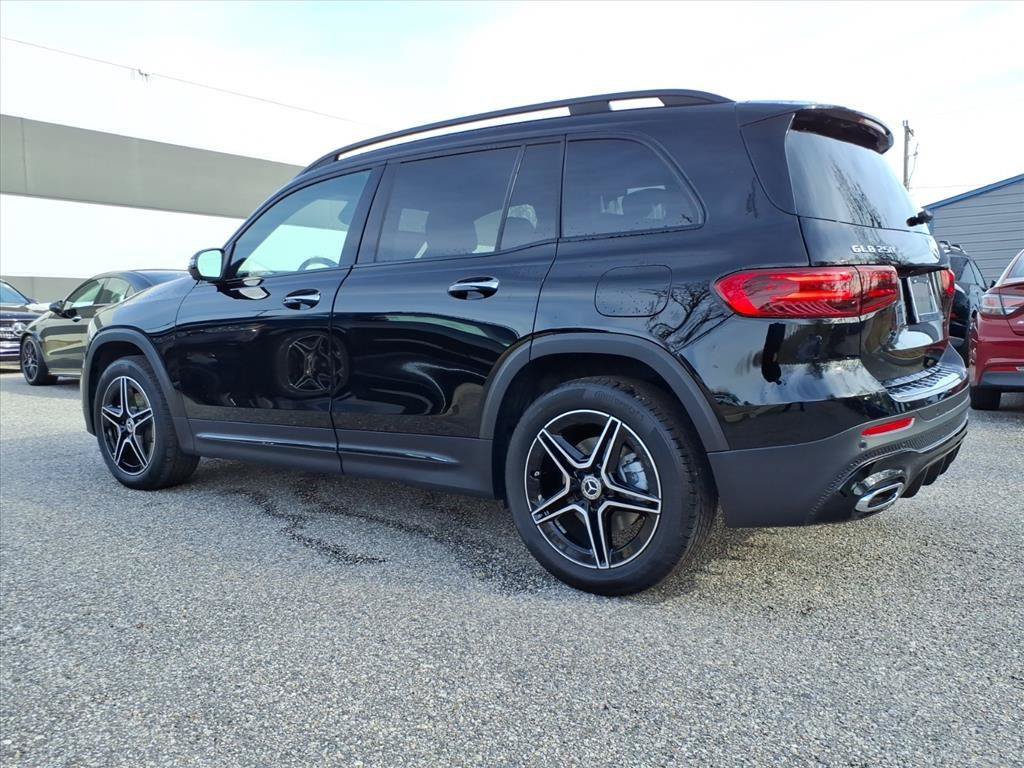 New 2026 Mercedes-Benz GLB 250 image 4