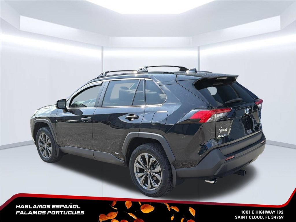 Used 2022 Toyota RAV4 XLE Premium AWD/4WD image 4
