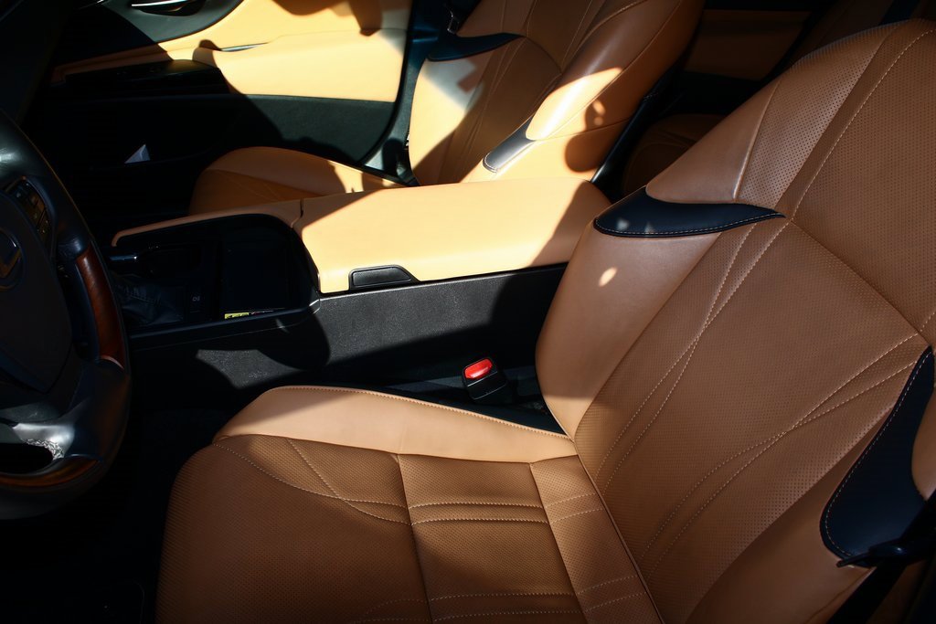 Used 2024 Lexus ES 350 Ultra Luxury image 2