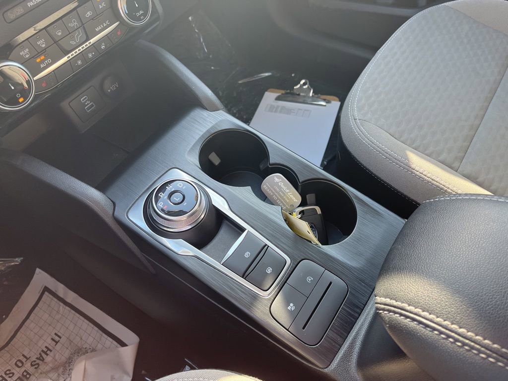 Used 2022 Ford Escape SE w/ SE Sport Appearance Package image 19