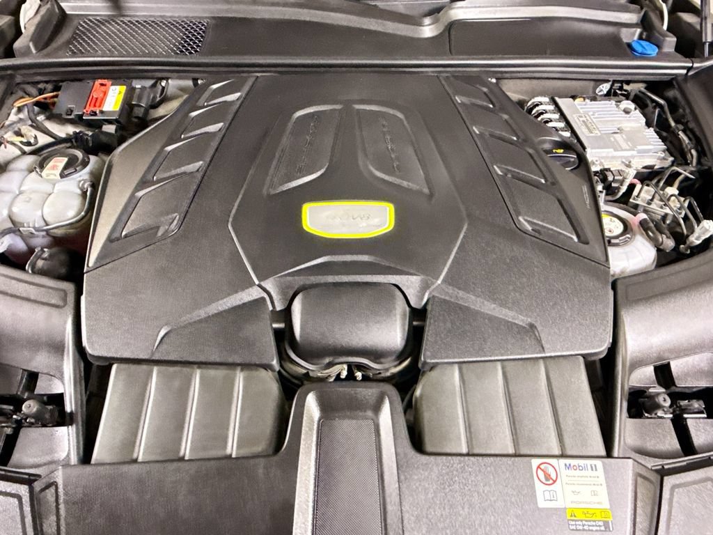 Certified 2023 Porsche Cayenne Turbo S AWD/4WD image 30