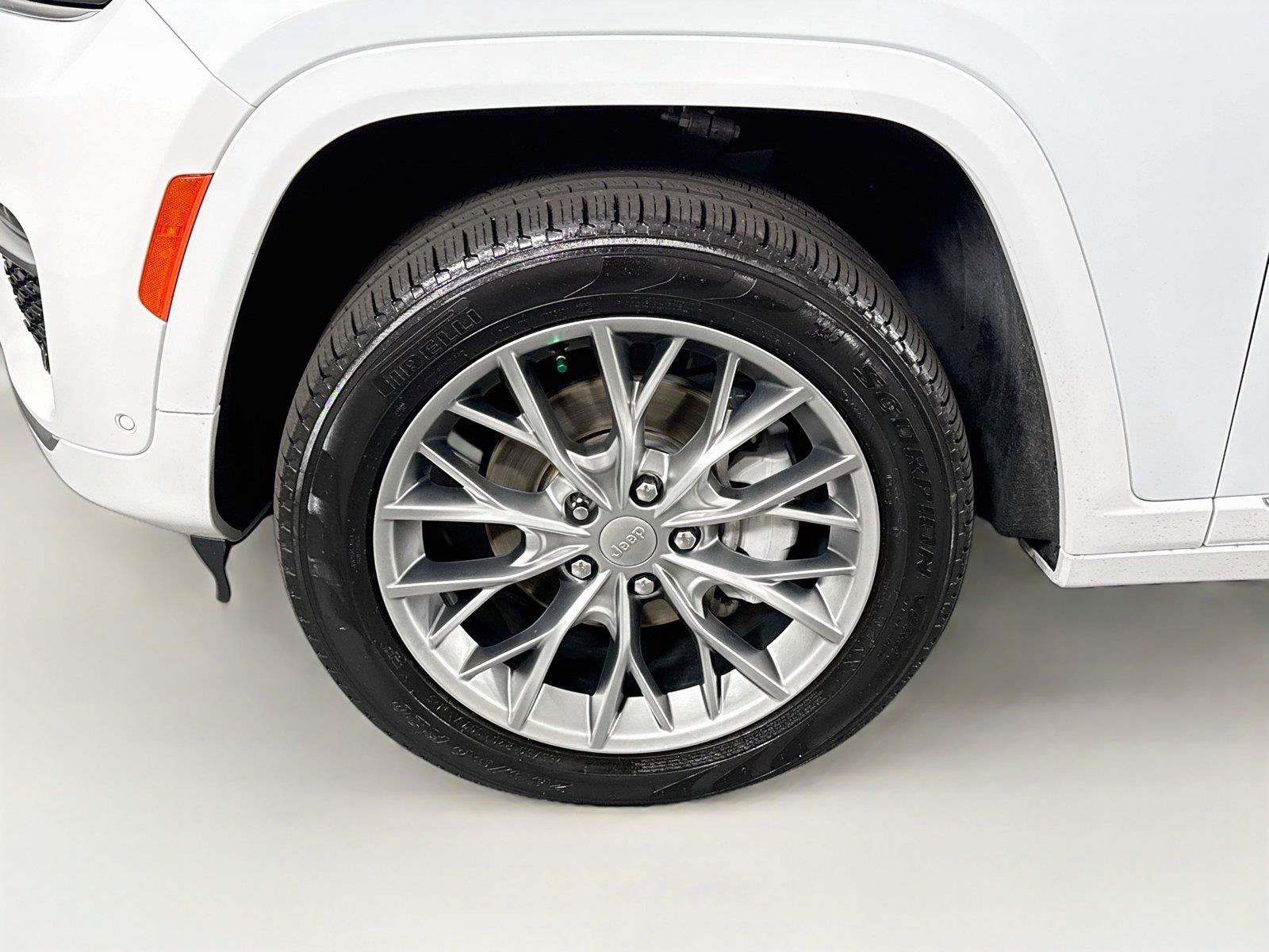 Used 2025 Jeep Grand Cherokee Summit AWD/4WD image 48