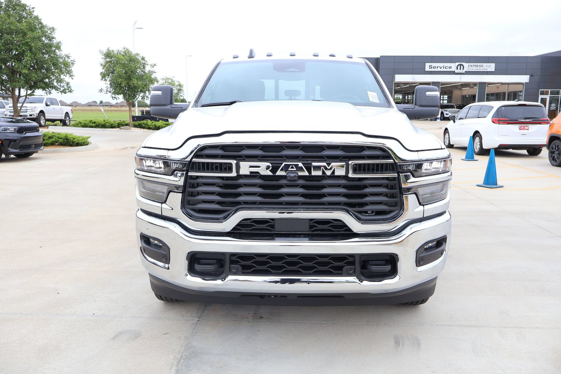 New 2026 RAM 3500 Tradesman AWD/4WD image 9