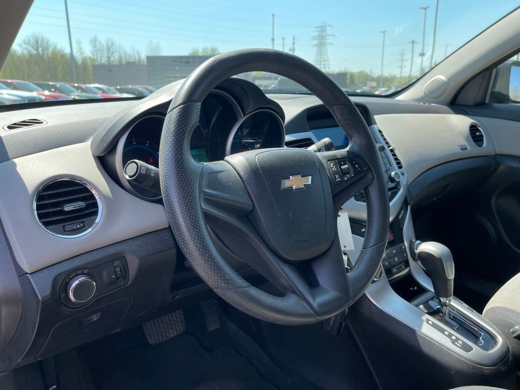 Used 2015 Chevrolet Cruze LS FWD image 10