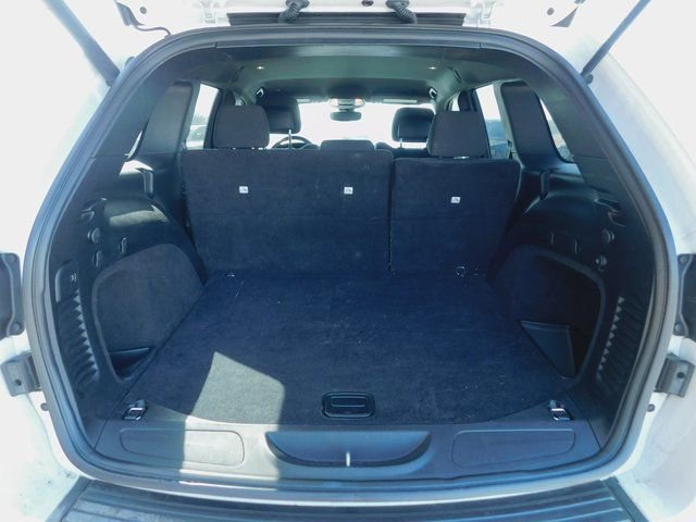 Used 2019 Jeep Grand Cherokee Laredo image 31