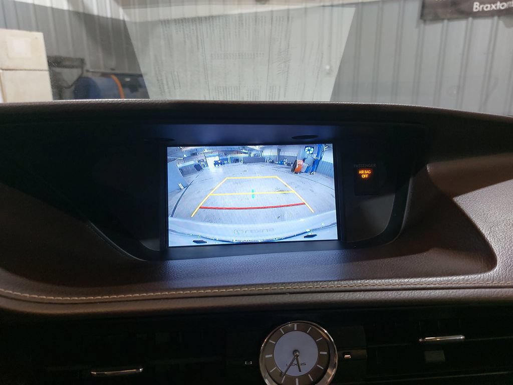 Used 2016 Lexus ES 350 w/ Premium Package w/Wood Trim FWD image 24