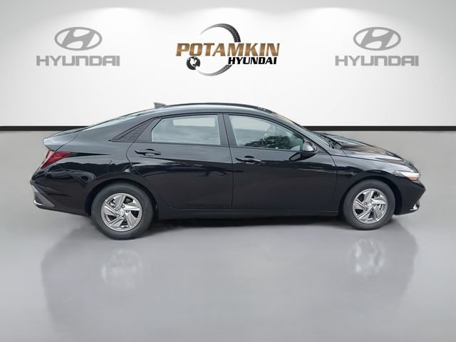 New 2026 Hyundai Elantra SE FWD image 4