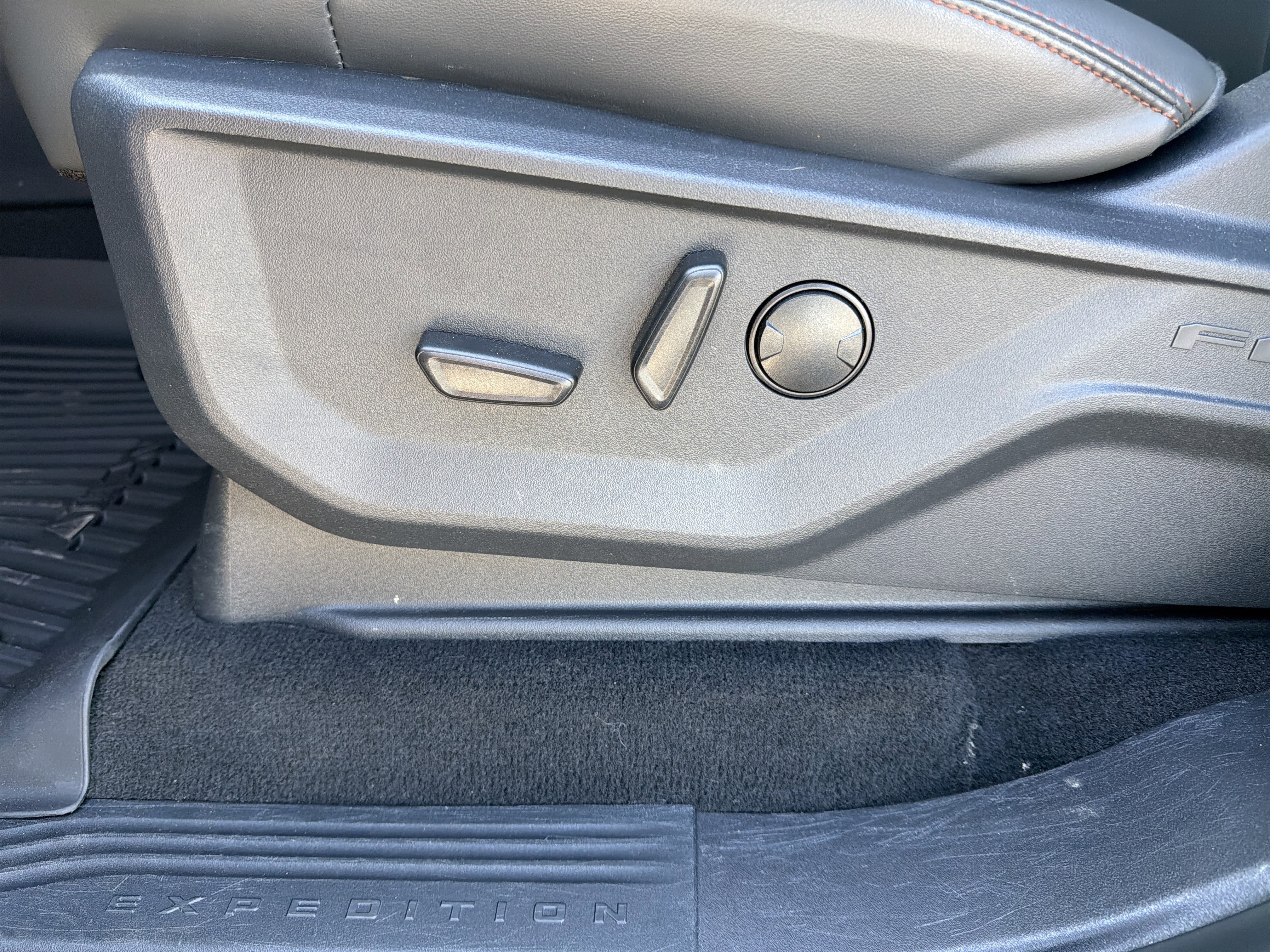 Certified 2025 Ford Expedition Max Active AWD/4WD image 30