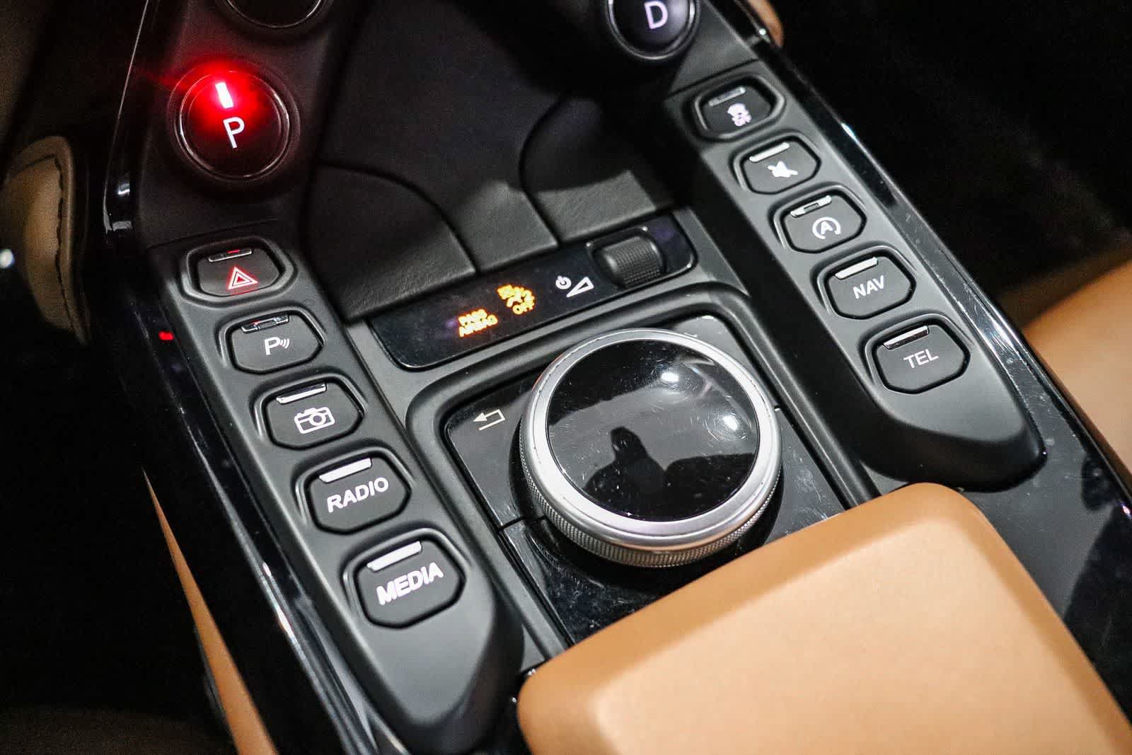 Used 2020 Aston Martin V8 Vantage Coupe RWD image 21
